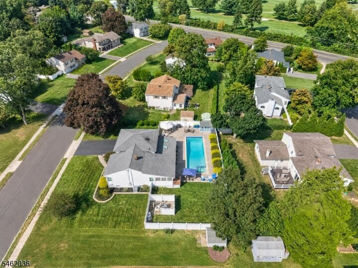 Property Photo:  810 Lynwood Street  NJ 08869 