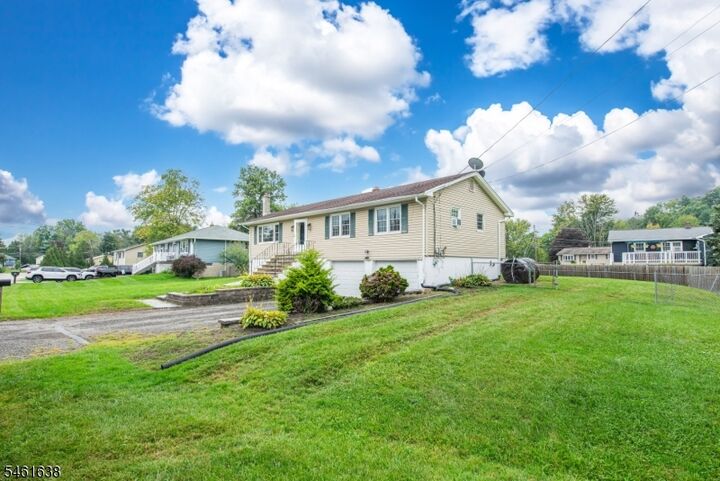 Property Photo:  29 Thistle Ave  NJ 07418 