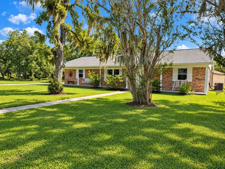 Property Photo:  504 Edgewater Street  TX 77531 