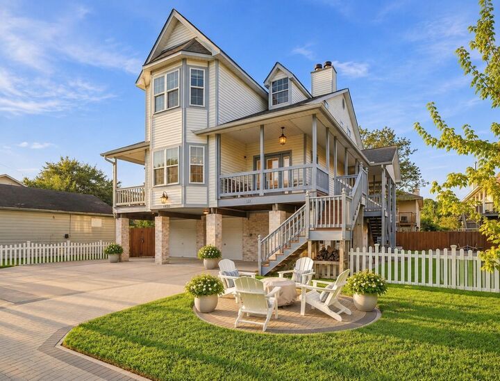 Property Photo:  920 Grove Road  TX 77565 