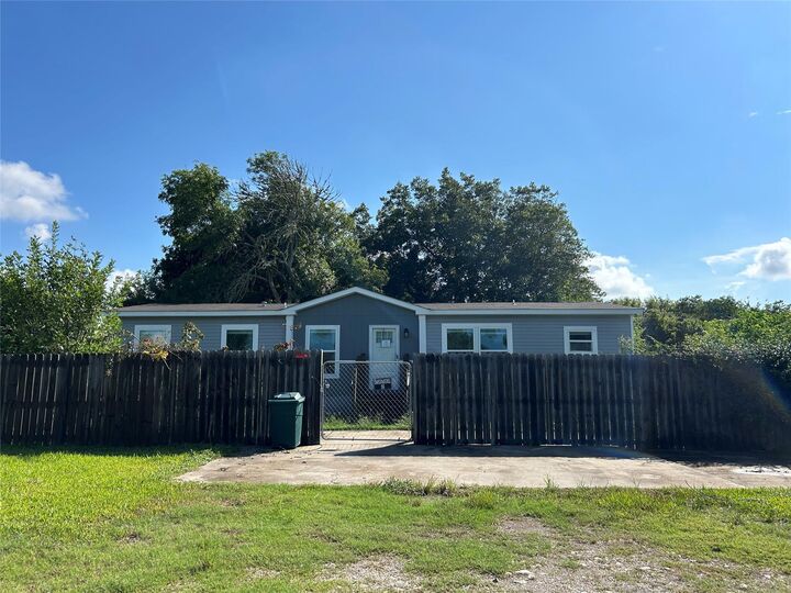 Property Photo:  2304 Peach Street  TX 77623 