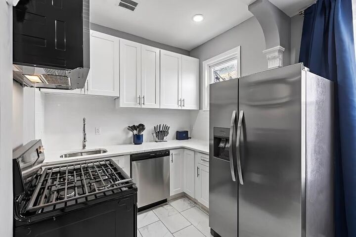 Property Photo:  153 Danforth Ave 2  NJ 07305 