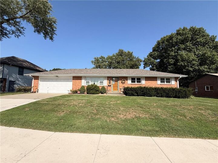 Property Photo: 705 Quincy Boulevard MO 64089