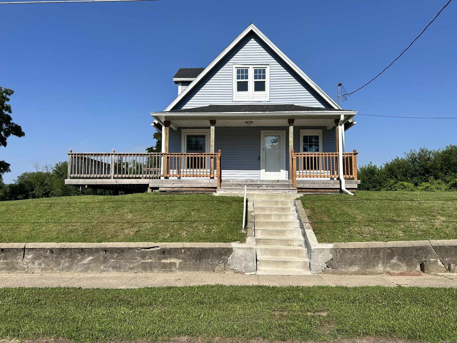 Property Photo:  912 E 25th Court  IA 50317 