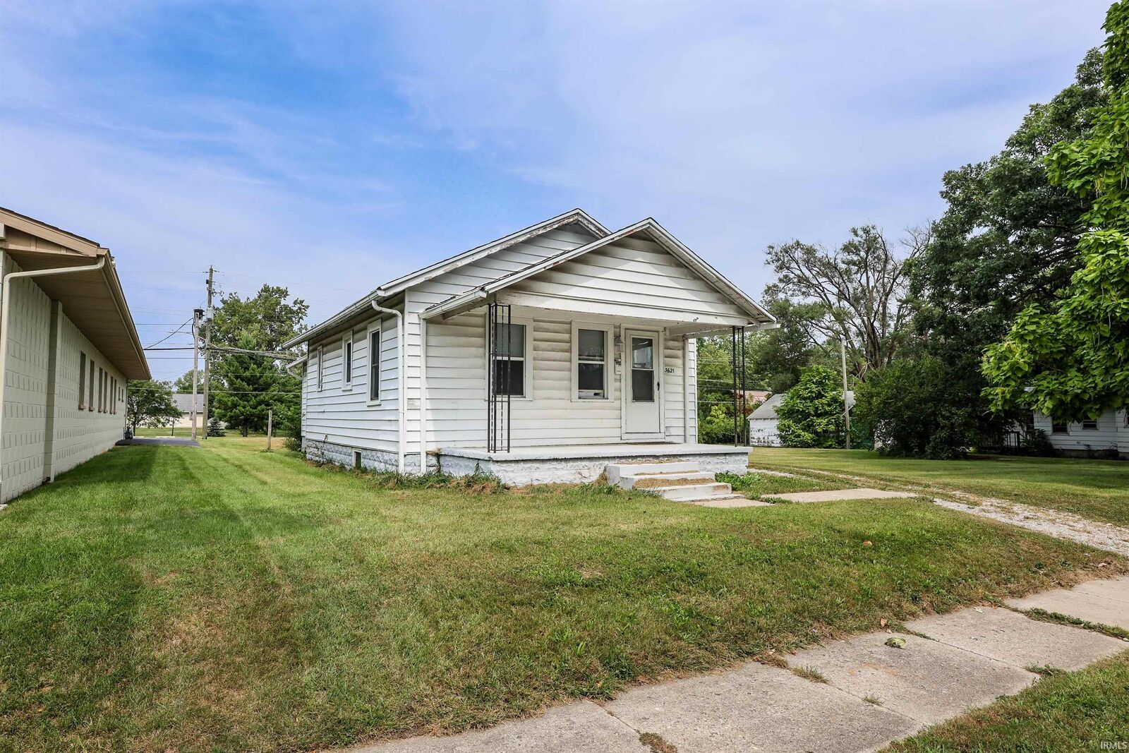 Property Photo: 3621 New Haven Avenue IN 46803-2873