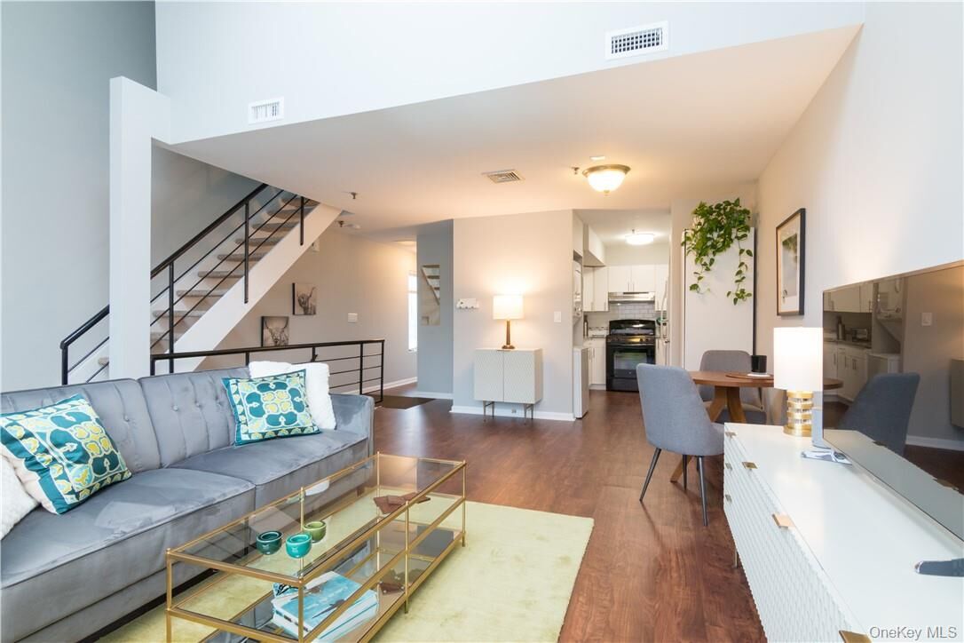 Property Photo: 100 Chatterton Avenue 4 NY 10606