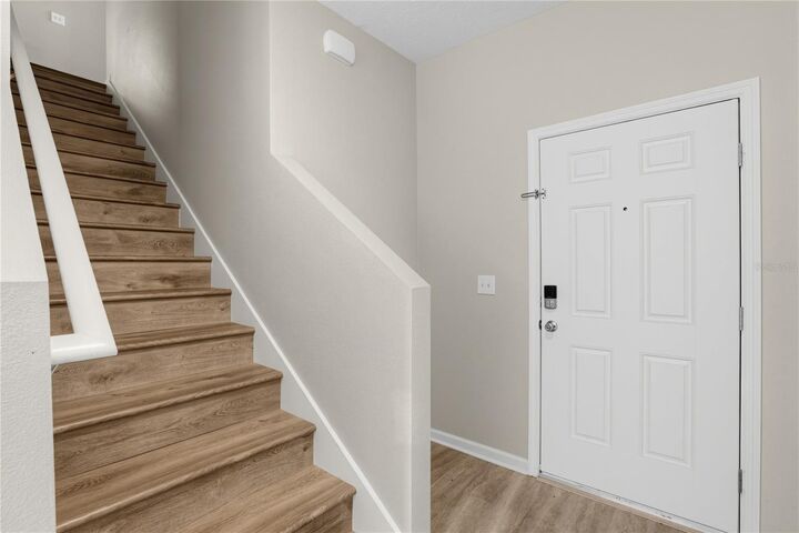 Property Photo: 1033 Cades Cove Way FL 32720