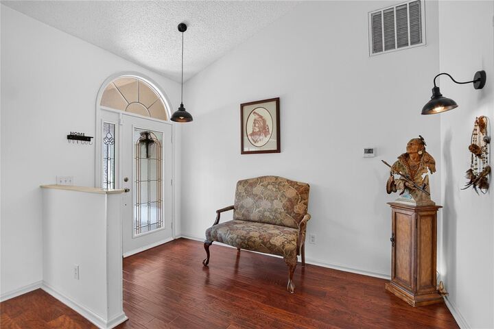 Property Photo:  2010 River Park Court  FL 33596 