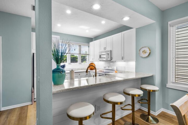 Property Photo: 521 Forest Way FL 34228