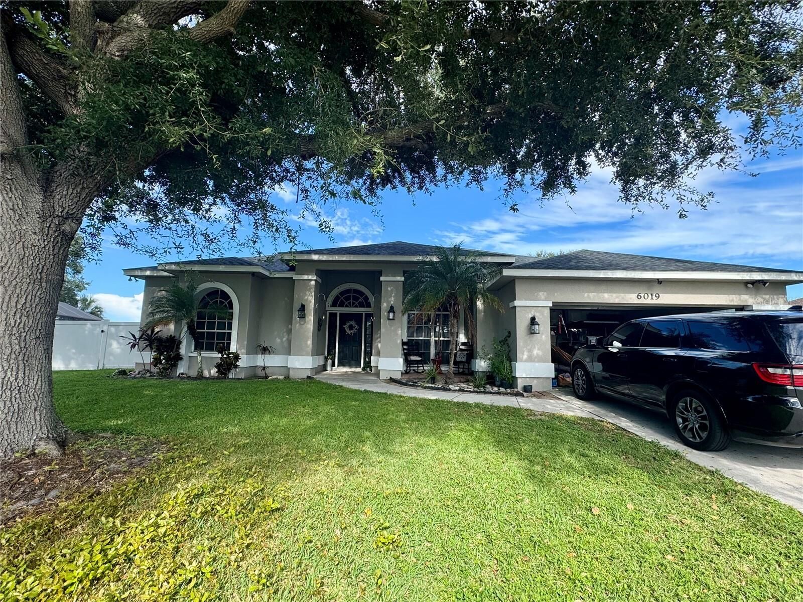 Property Photo: 6019 E 60th Place FL 34221