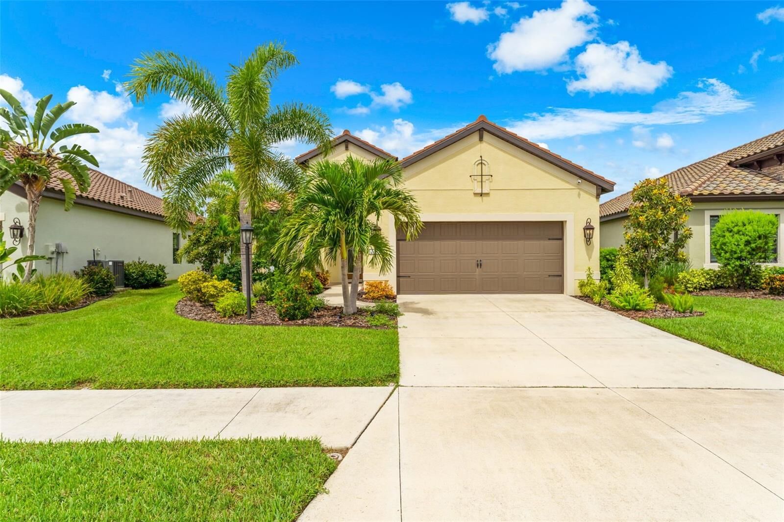 Property Photo: 208 Capriana Court FL 34275