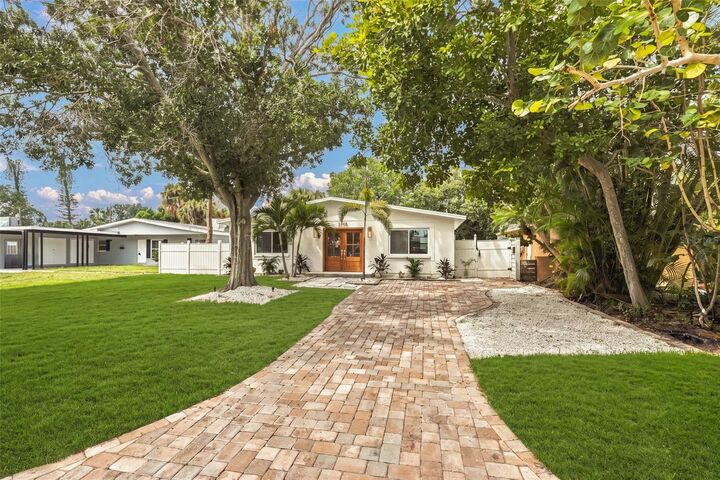 Property Photo:  3946 Helena Street NE  FL 33703 