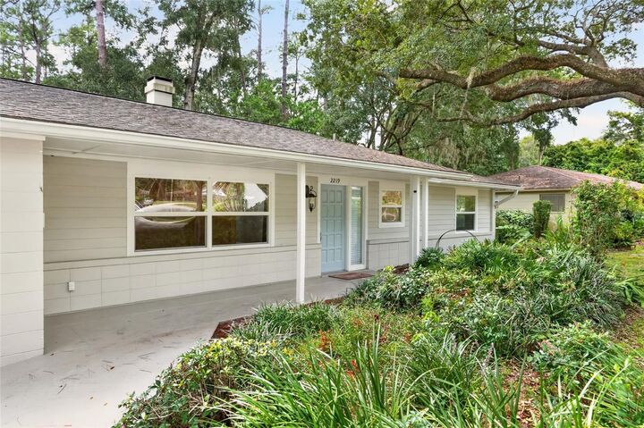 Property Photo: 2219 NW 17th Avenue FL 32605