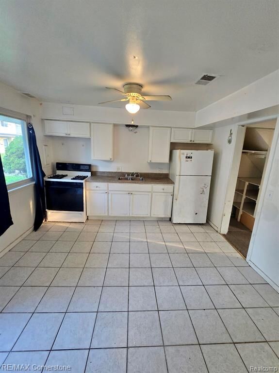 Property Photo:  33511 Berville Court  MI 48186 4660 