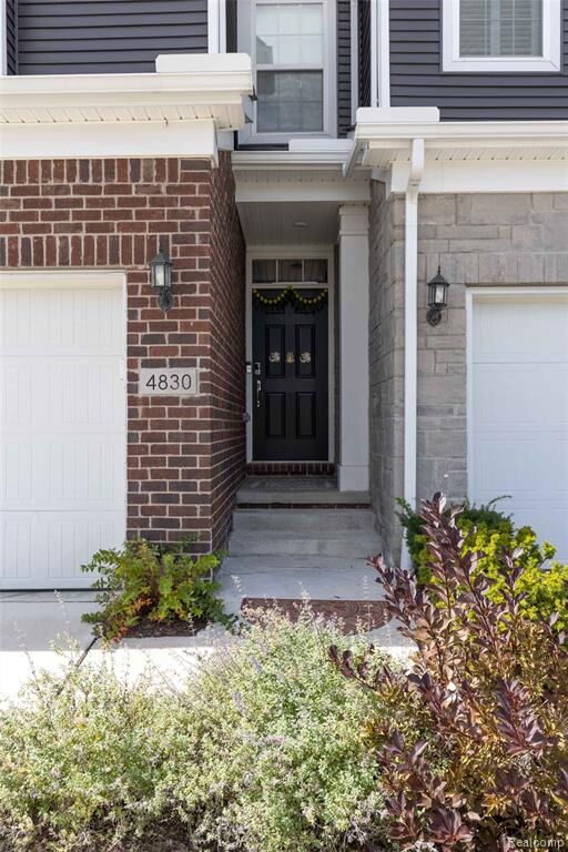 Property Photo:  4830 Broomfield Way  MI 48359 1957 