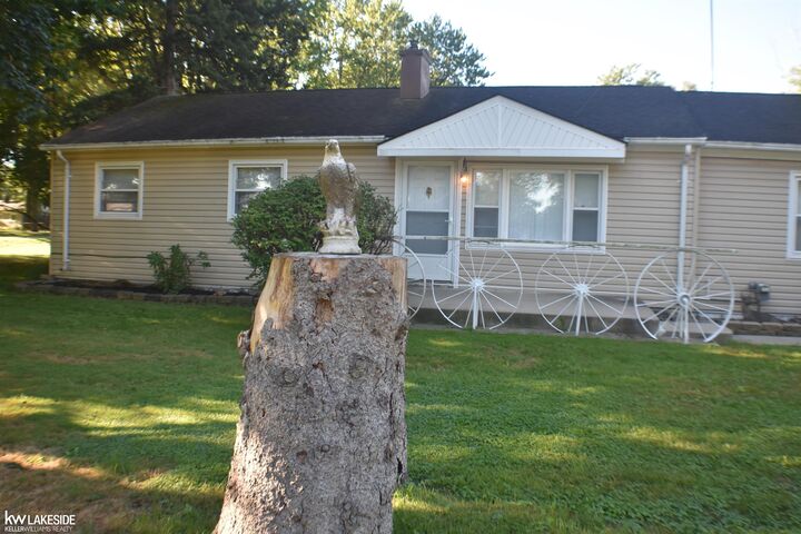 Property Photo:  21360 Remick Street  MI 48036 