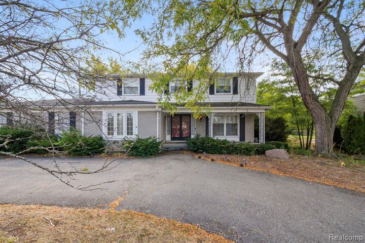 Property Photo:  4015 Pinehurst Drive  MI 48322 2257 
