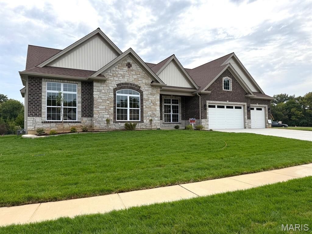 Property Photo: 1000 Bellevaux Place MO 63301