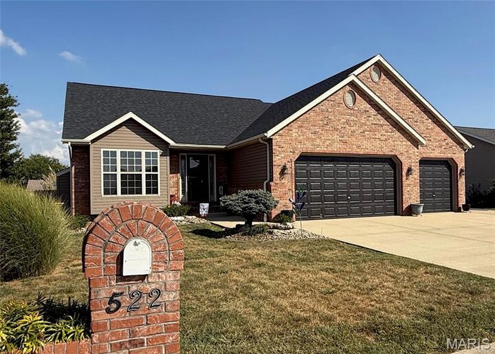 Property Photo:  522 Deer Run  IL 62067 