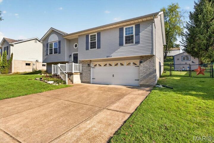 Property Photo:  2045 Rosedale Court  MO 63010 