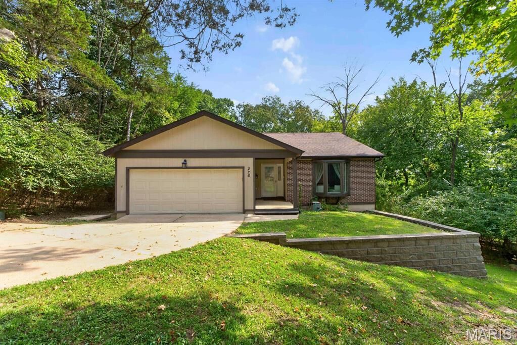 Property Photo:  226 Walden Court  MO 63025 