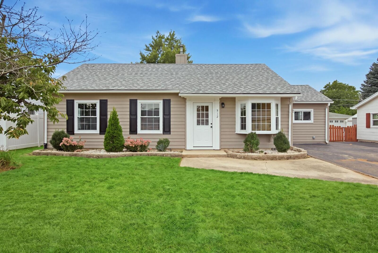 Property Photo: 512 Concord Avenue IL 60446