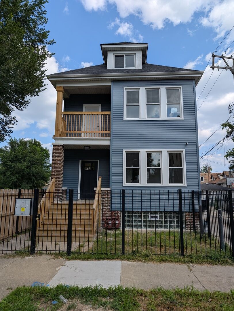 Property Photo: 5445 S Winchester Avenue IL 60621