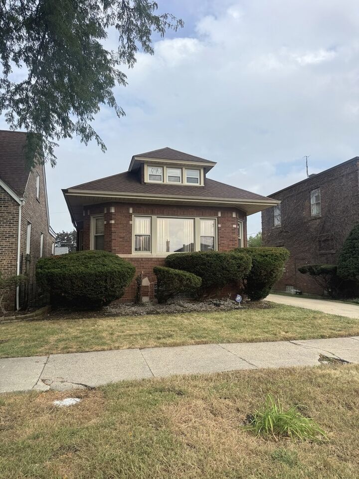 Property Photo:  10827 S Wallace Street  IL 60628 
