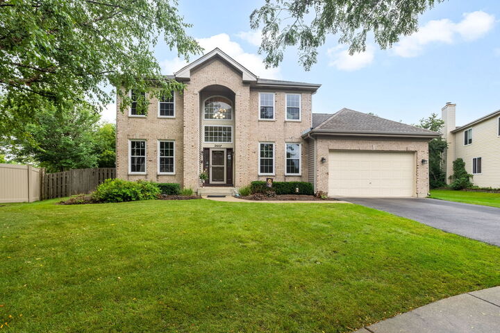 Property Photo: 2607 W Westwood Court IL 60110