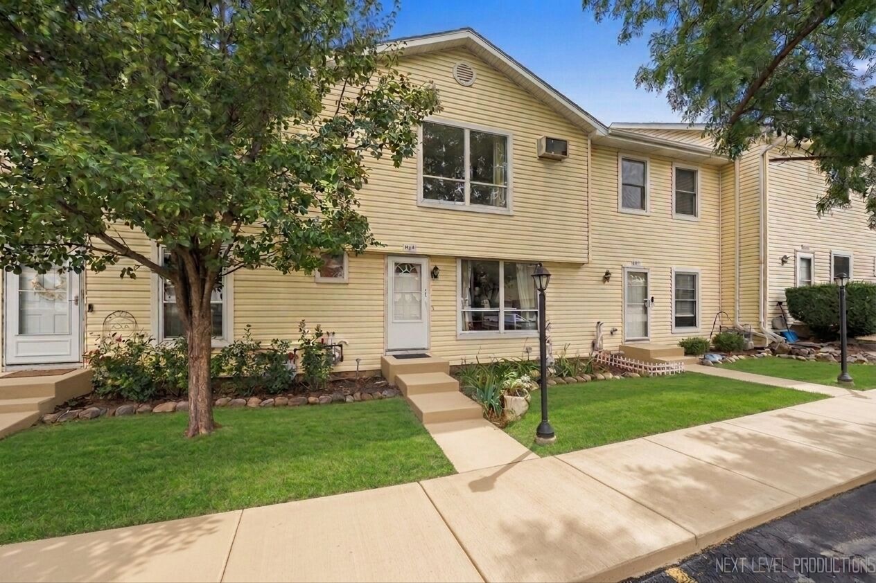 Property Photo: 114 Raintree Court IL 60504