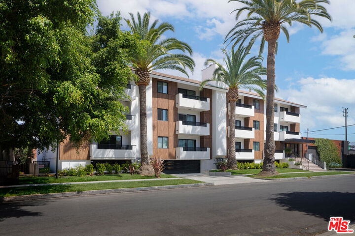 Property Photo:  3750 Glendon Avenue 12  CA 90034 