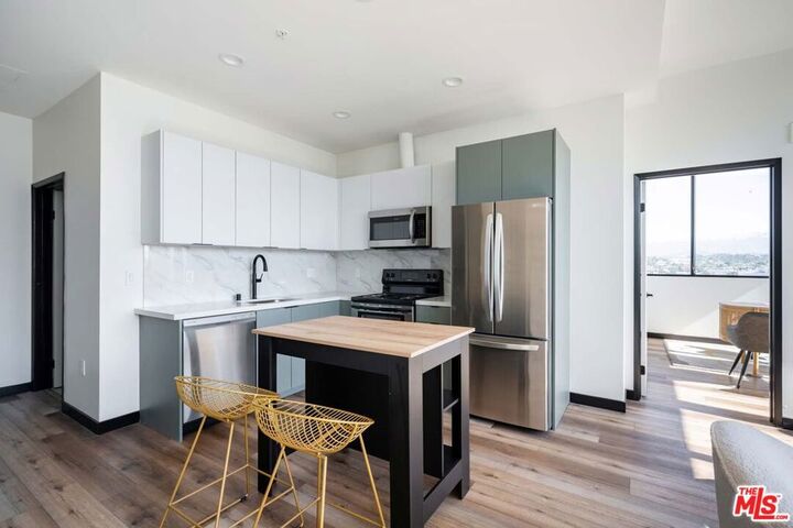 Property Photo: 2500 Wilshire Boulevard 623 CA 90057