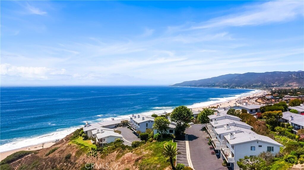 Property Photo:  6824 Las Olas  CA 90265 