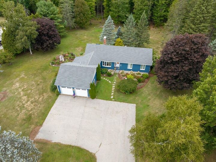Property Photo:  2072 Skyway Valley  ME 04401 
