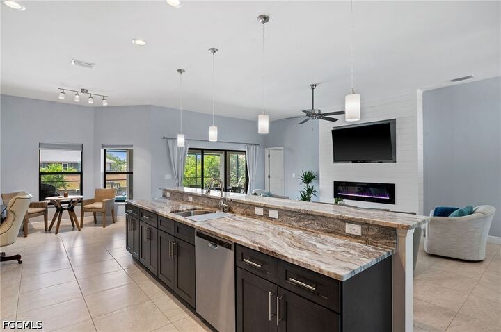 Property Photo: 534 SE 1st Terrace FL 33990