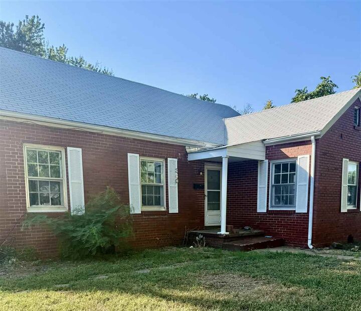 Property Photo: 340 S Palm Street OK 74601