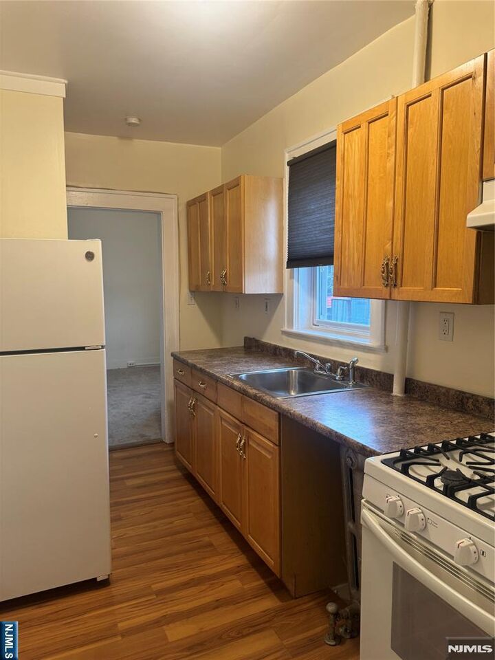 Property Photo:  100 S Washington Avenue 3  NJ 07621 