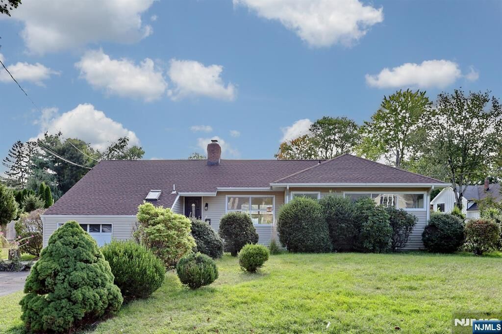 Property Photo:  27 Briarcliff Road  NJ 07642 