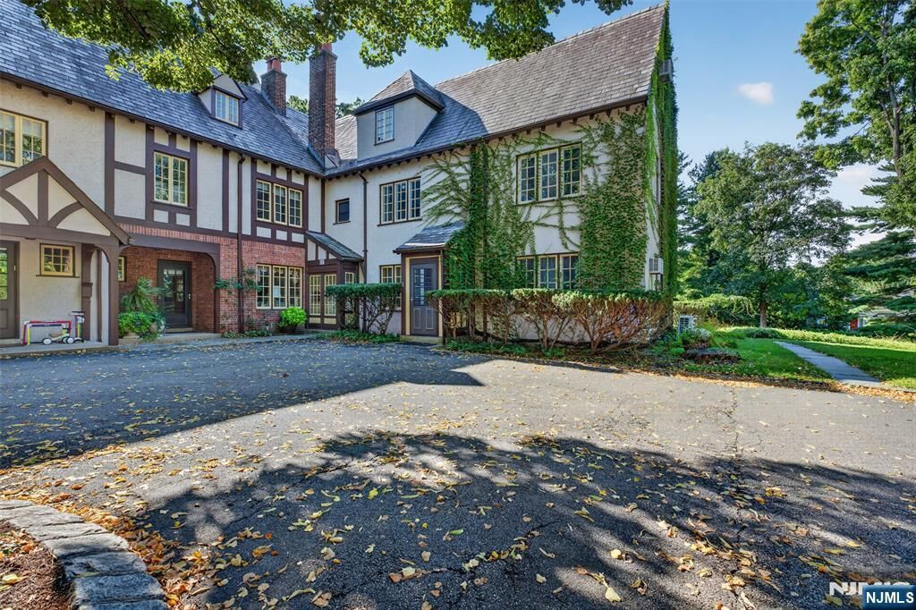 Property Photo:  45 Dwight Place 8  NJ 07631 