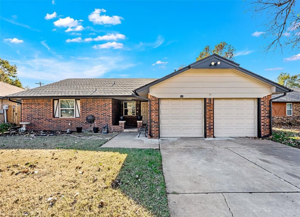 Property Photo: 512 Wood Hollow Lane OK 73160