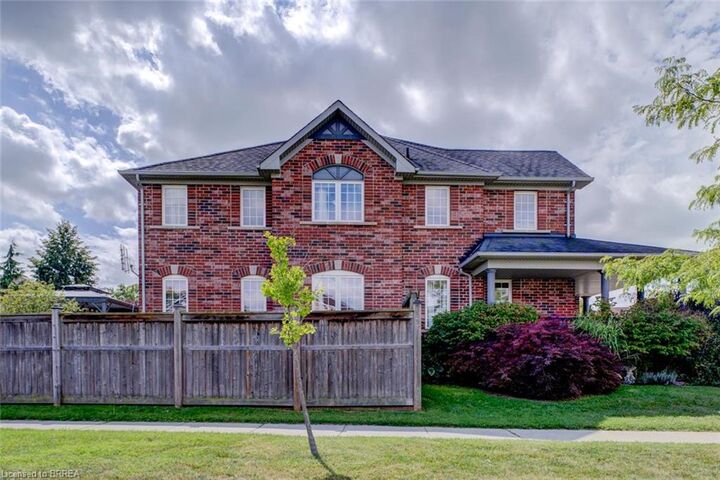 Property Photo:  15 Davidson Court  ON N3S 0C6 