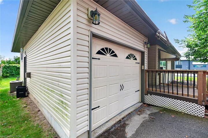 Property Photo:  1 Payne Avenue  ON N3Y 4C2 