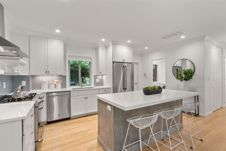 Property Photo:  18 Chestnut Pl 18  MA 02445 