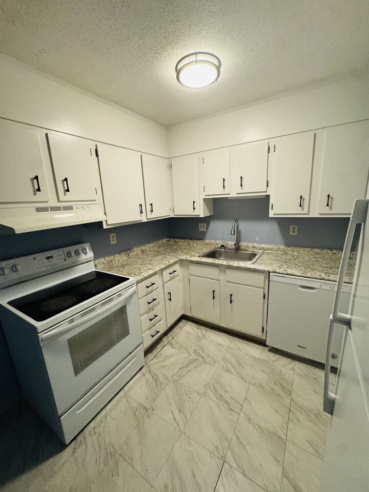 Property Photo:  15 Chapel Hill Dr. 11  MA 02360 