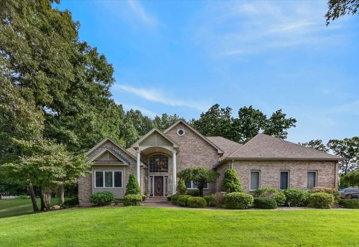 Property Photo: 31 Hillcrest Cir MA 01085