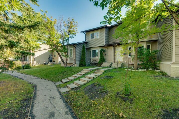 Property Photo:  17 Falshire Terrace NE  AB T2J 3B1 