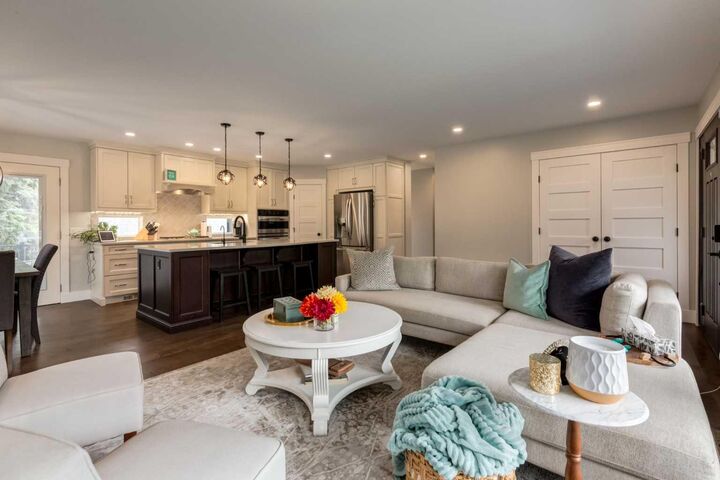 Property Photo:  72 Heston Street NW  AB T2K 2C1 