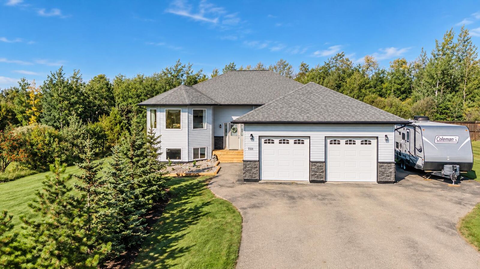 Property Photo:  1101 Redlow Drive  AB T0H 0C0 