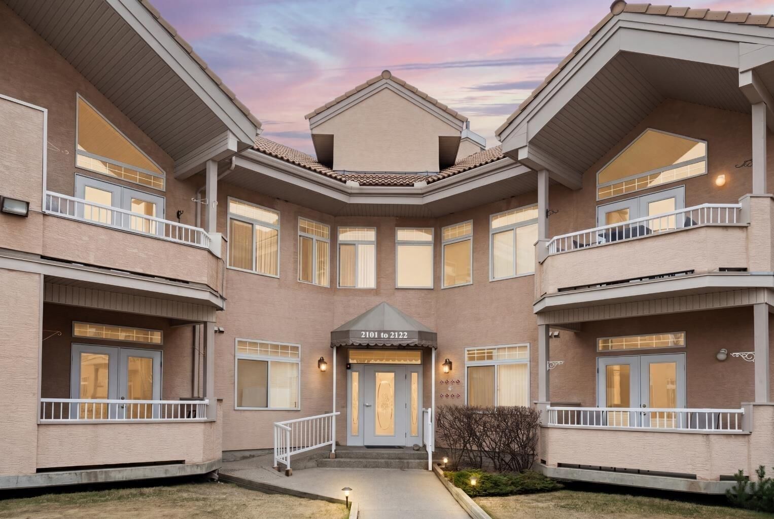 Property Photo:  2107 Patterson View SW  AB T3H 3J9 