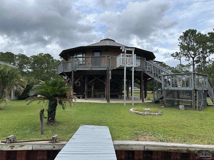 Property Photo: 2633 Bayshore Pkwy FL 32583